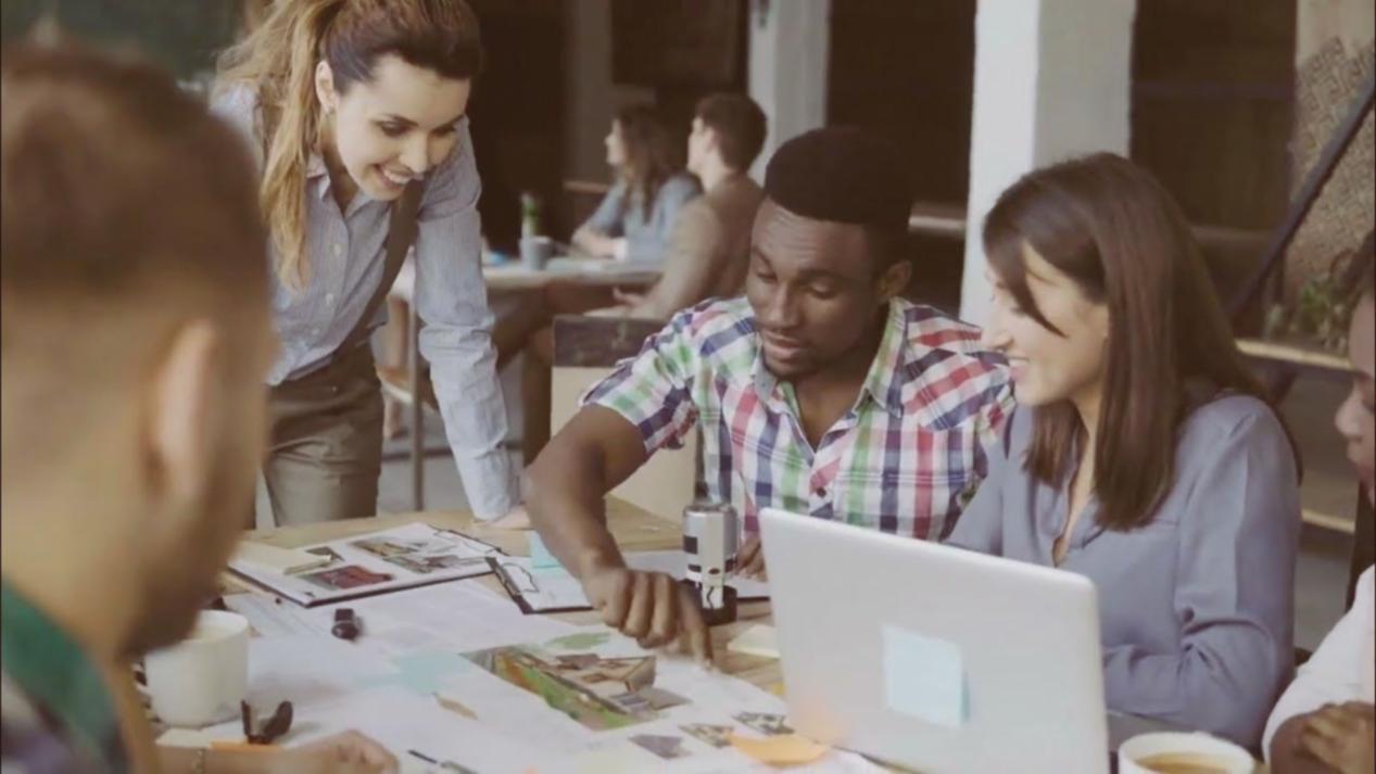 Analyse détaillée des tendances financières sur écrans multiples